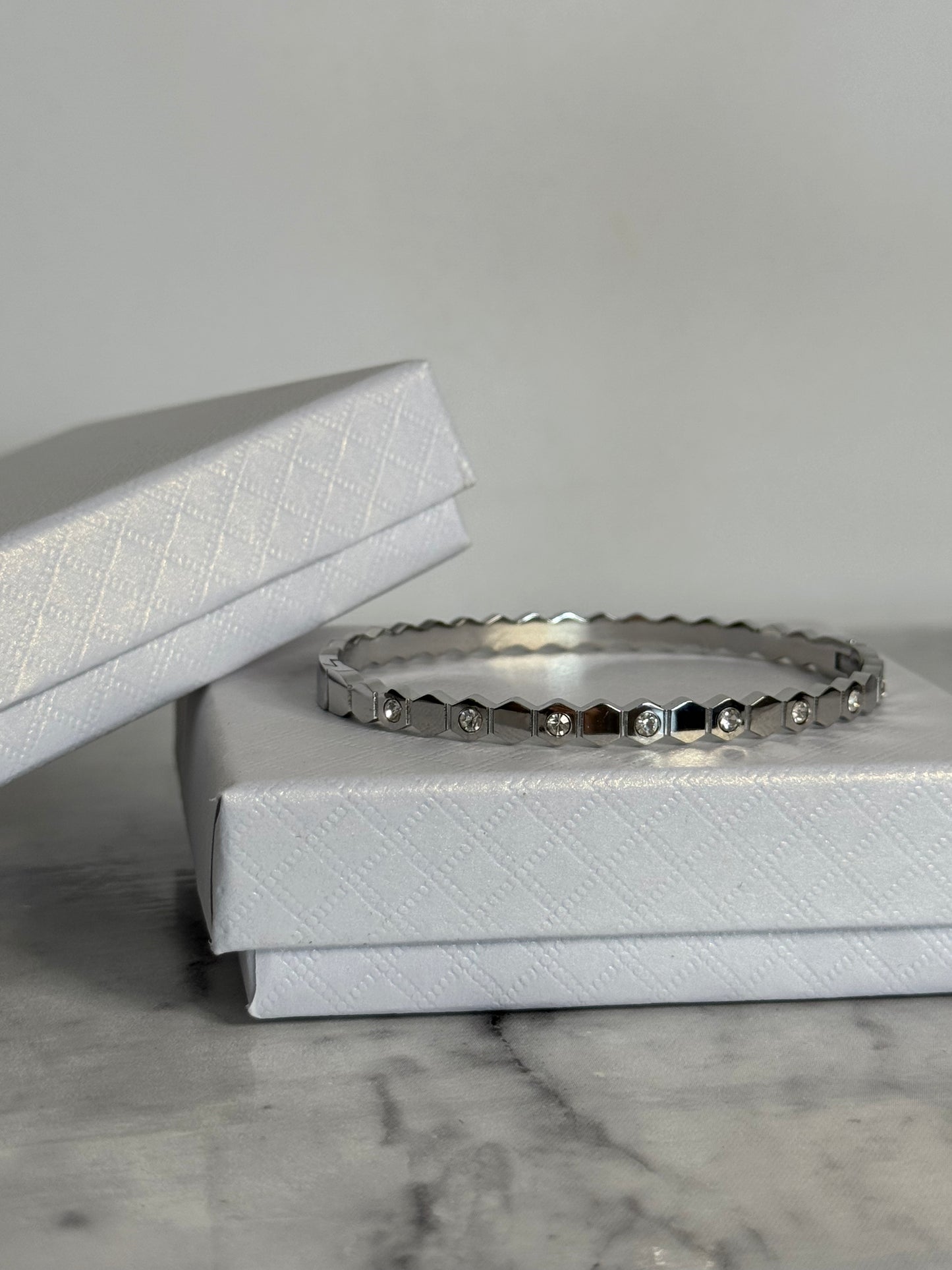 Frankie Clasp Bangle