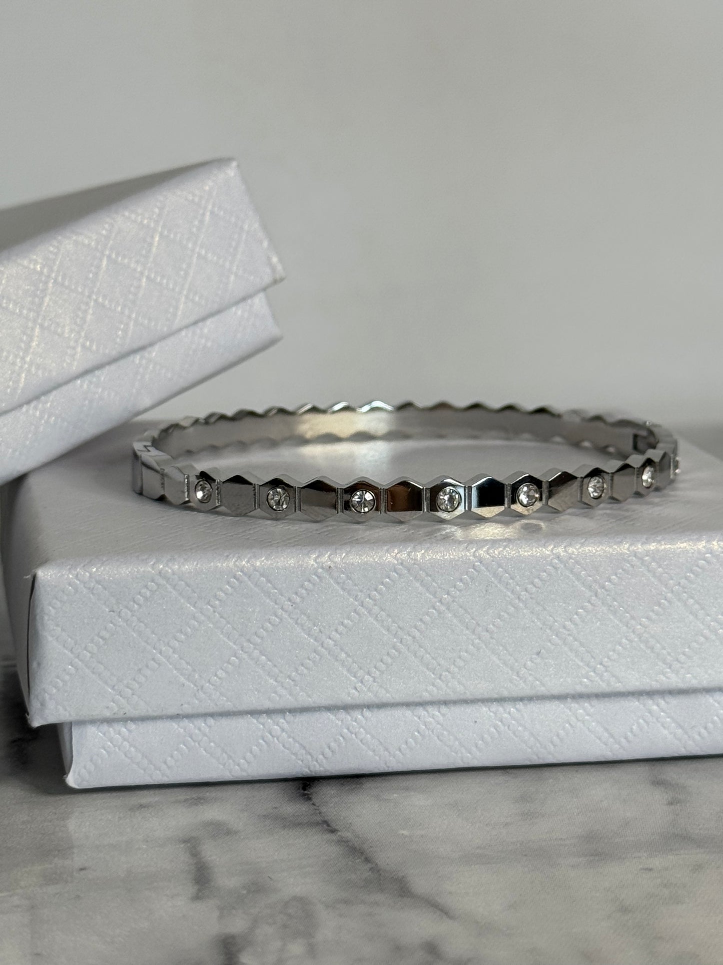 Frankie Clasp Bangle
