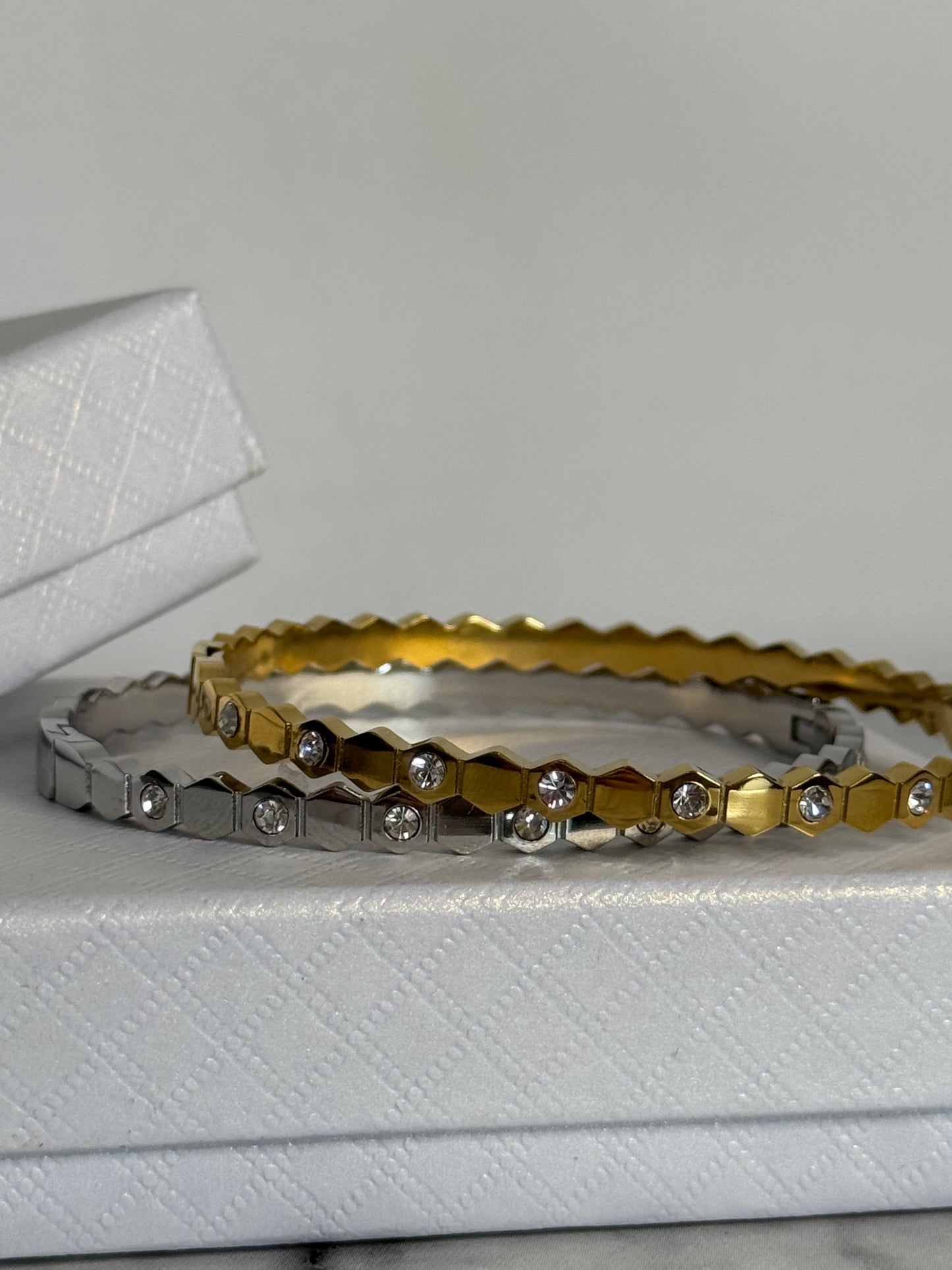 Frankie Clasp Bangle