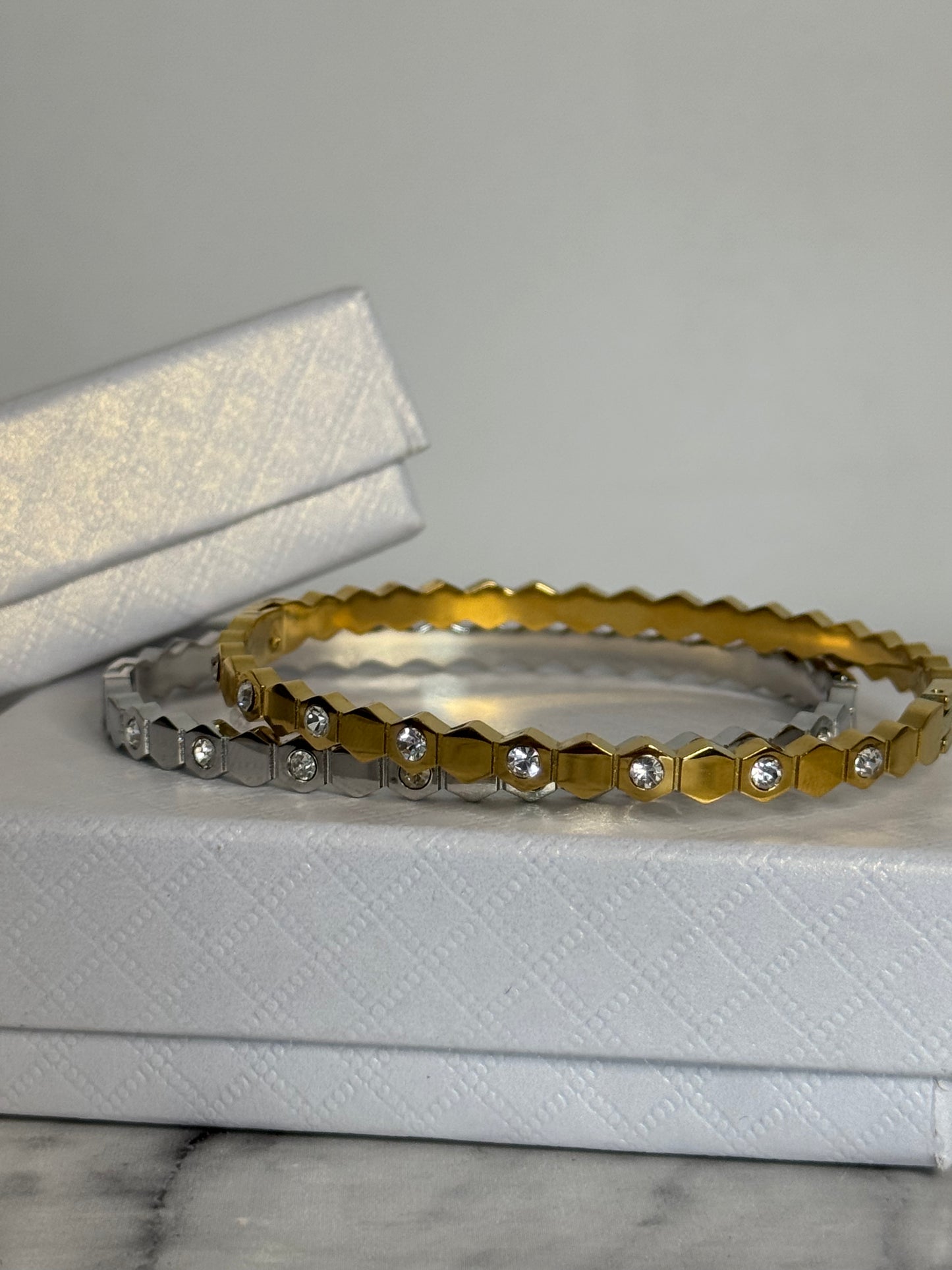 Frankie Clasp Bangle