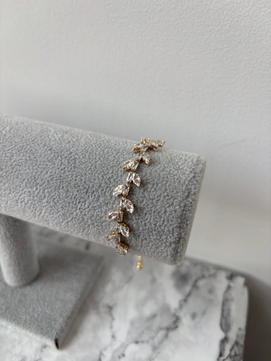 Isla leaf bracelet