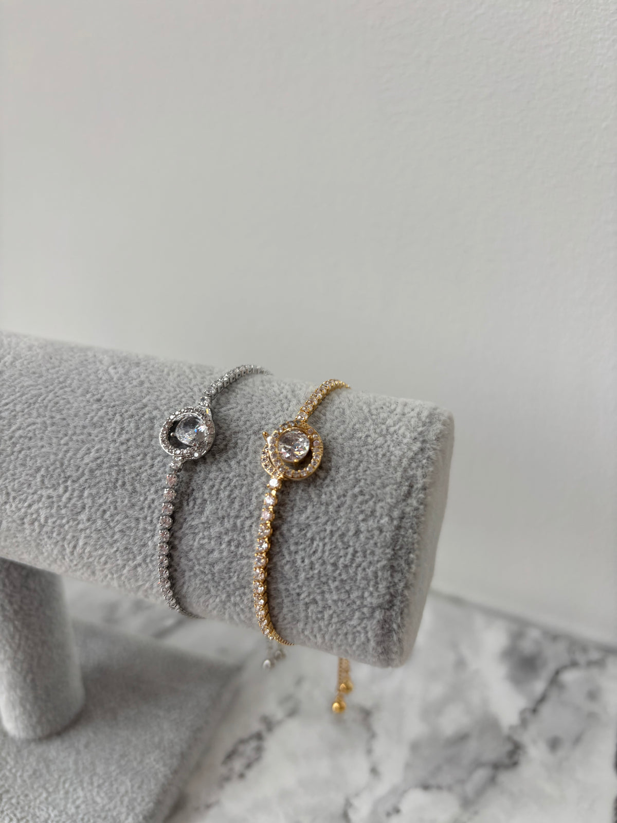 Seraphina twisted circle Bracelet