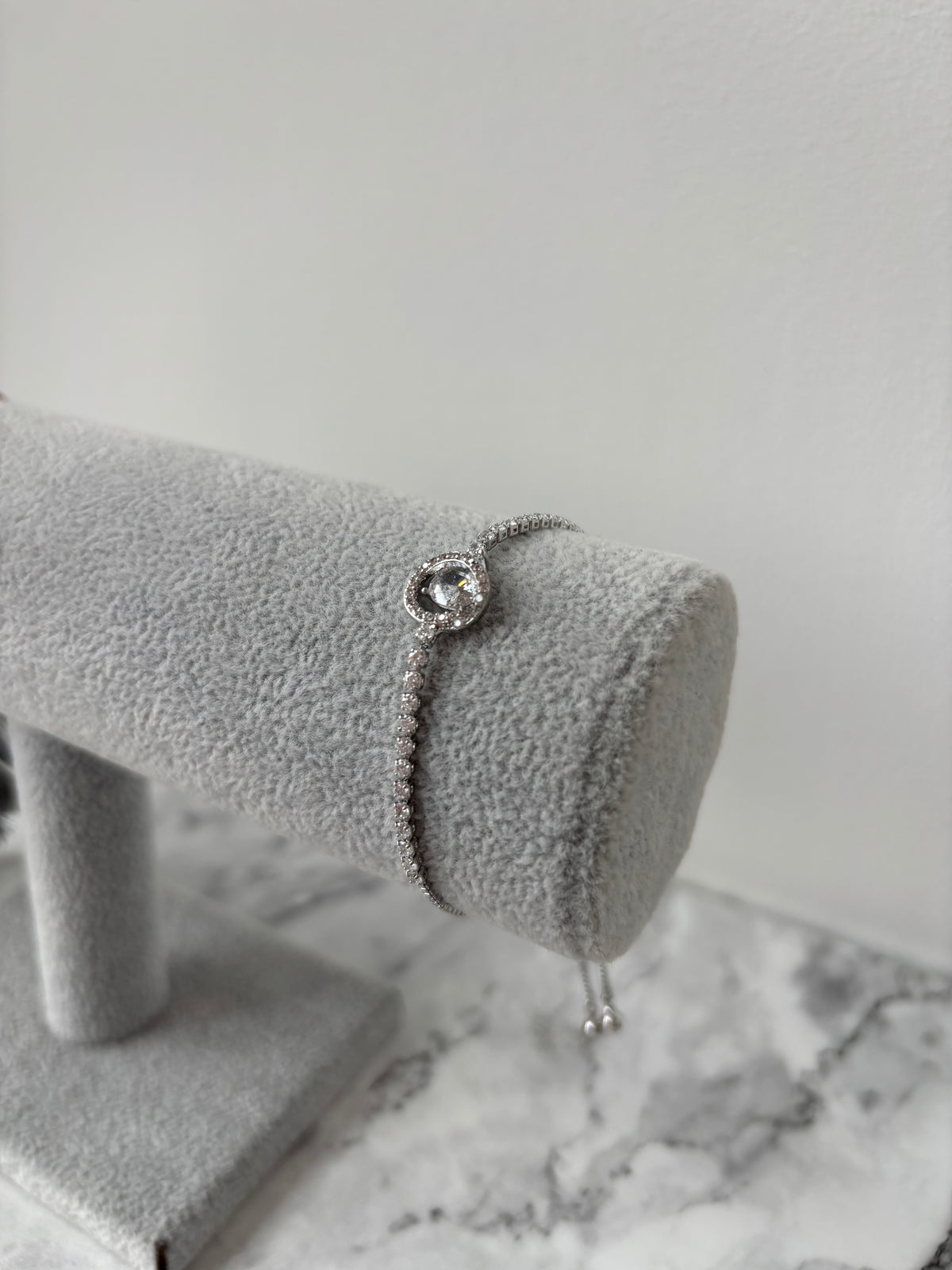 Seraphina twisted circle Bracelet