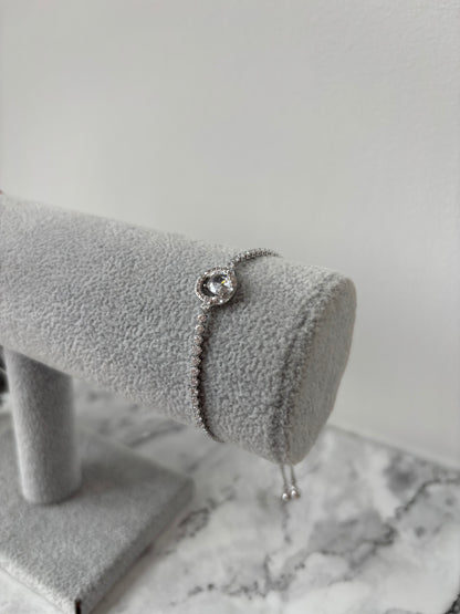 Seraphina twisted circle Bracelet
