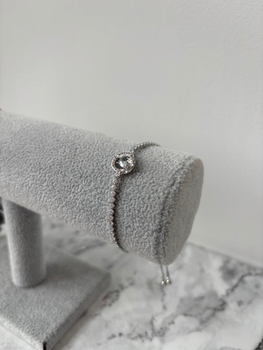 Seraphina twisted circle Bracelet
