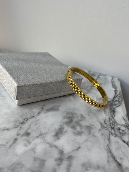 Thea Clasp Bangle