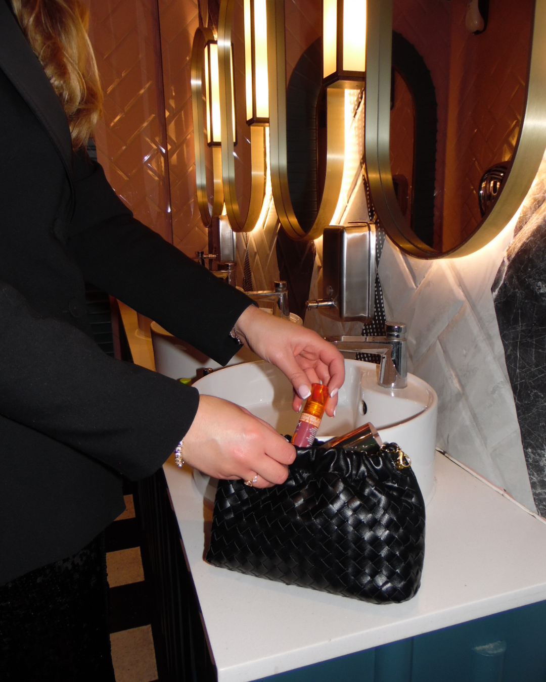 Vera Loop Leather Cross Body Bag