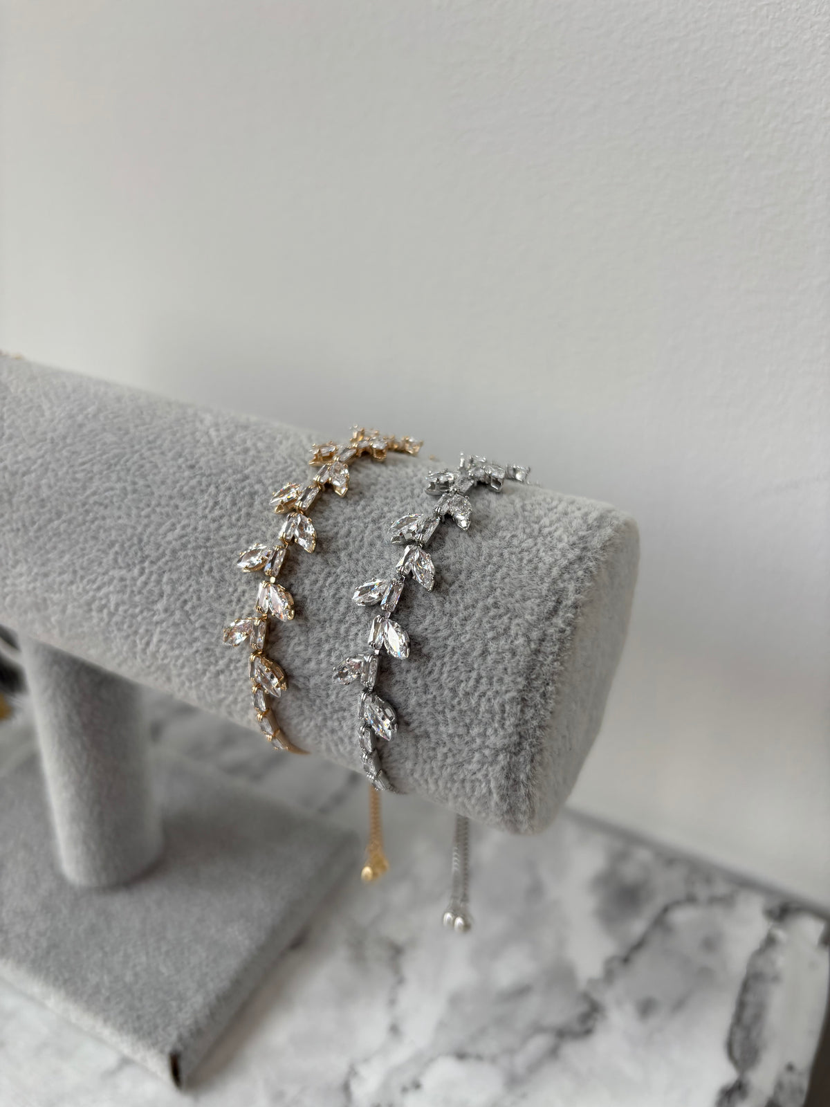 Isla leaf bracelet
