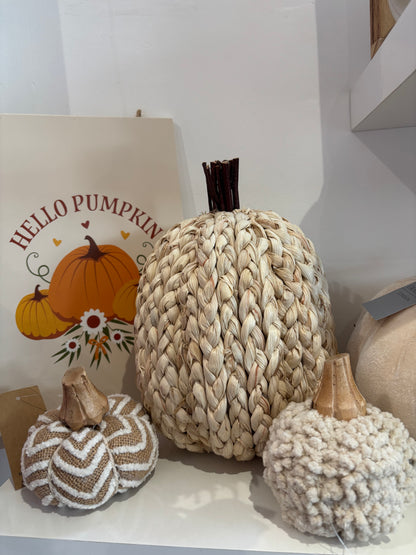 ‘Hello pumpkin’ sign