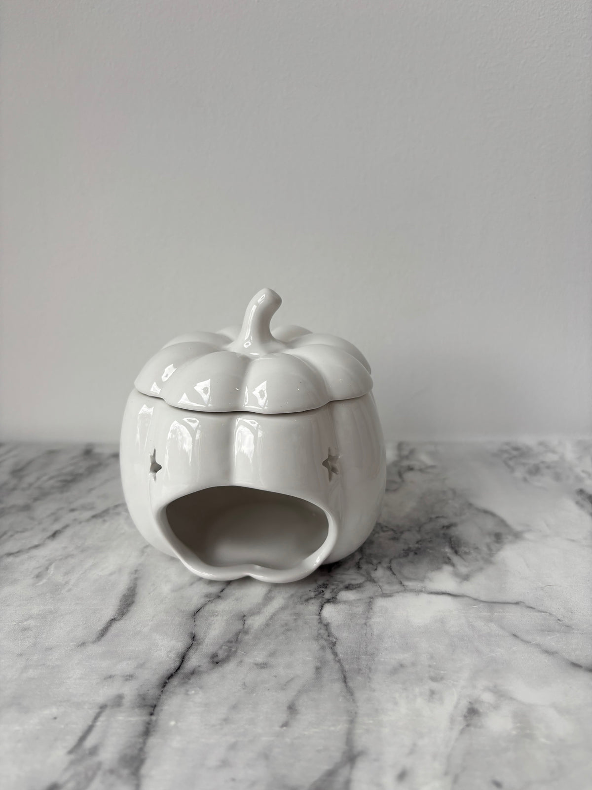 White pumpkin wax burner