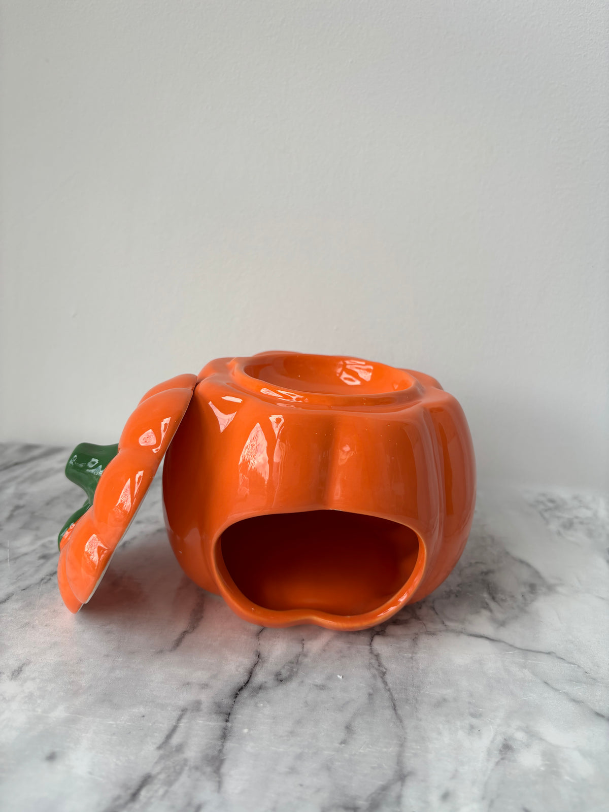 Smiling pumpkin wax melt burner