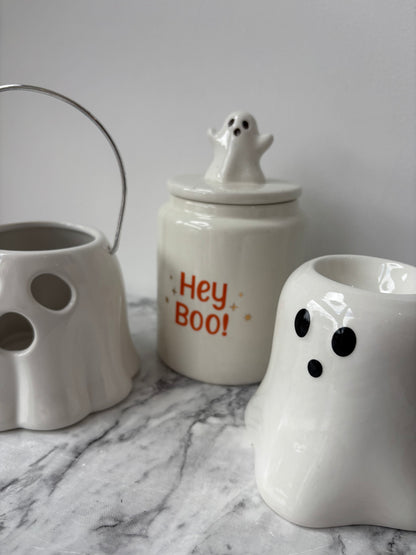 ‘Hey boo!’ Treat pot