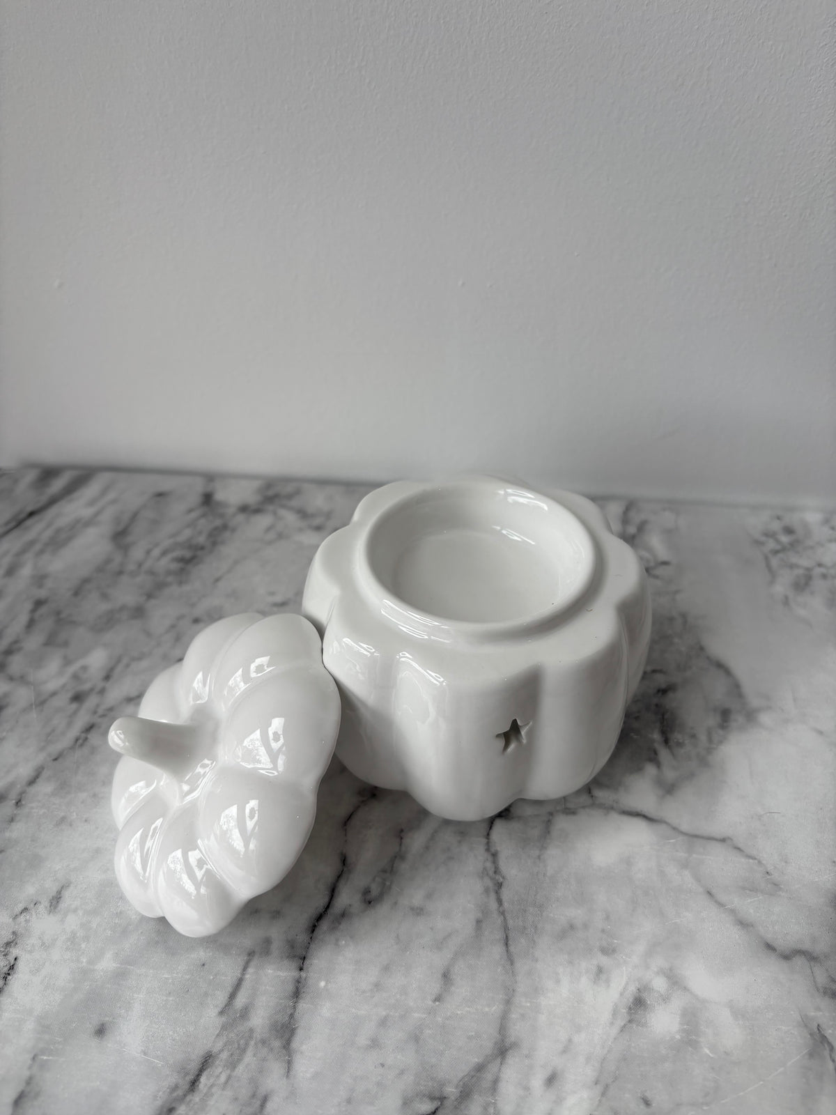 White pumpkin wax burner