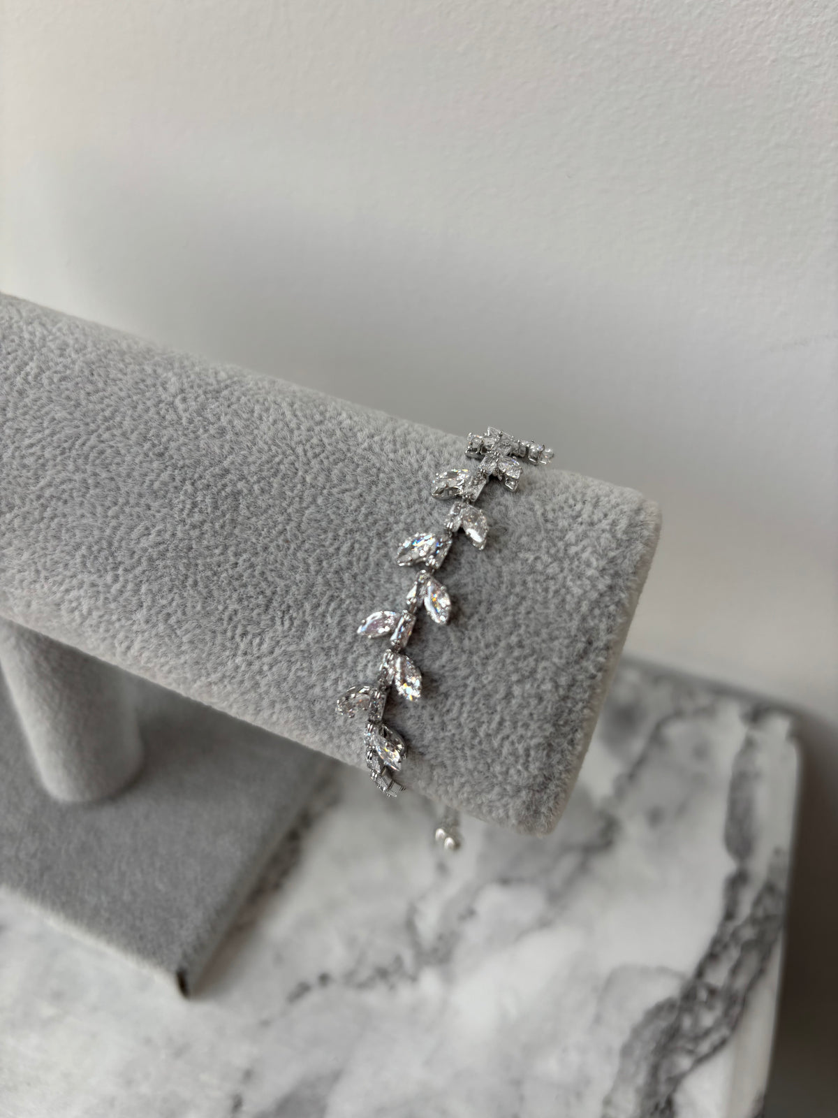 Isla leaf bracelet