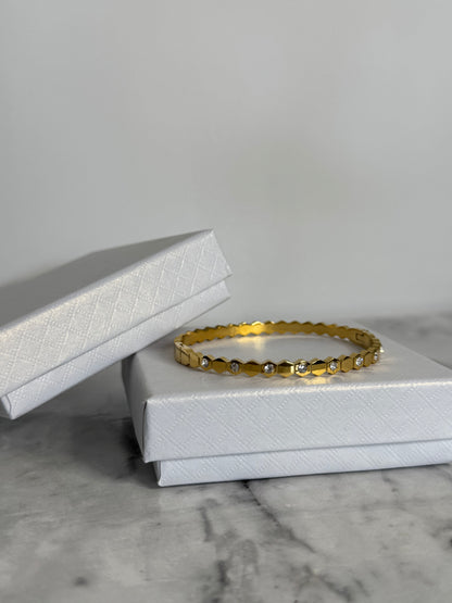 Frankie Clasp Bangle
